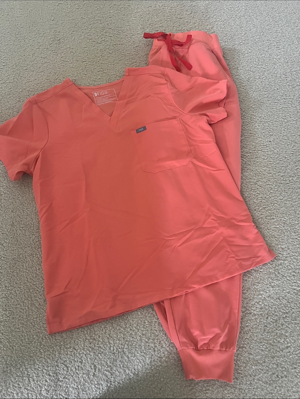 Figs Women's V-Neck Catarina Top and Zamora Joggers in Sunset Drift